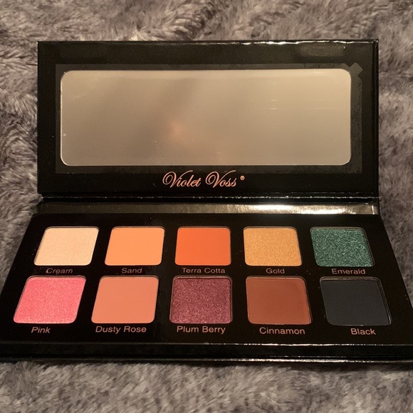 Violet Voss Essentials eye palette - Picture 2 of 2